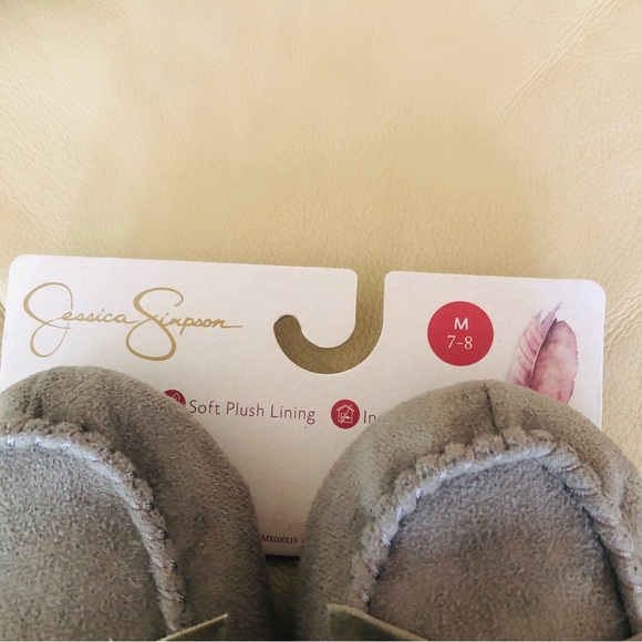 🎄🎁 NWT: Jessica Simpson Gray Women's Slippers - Picture 3 of 3